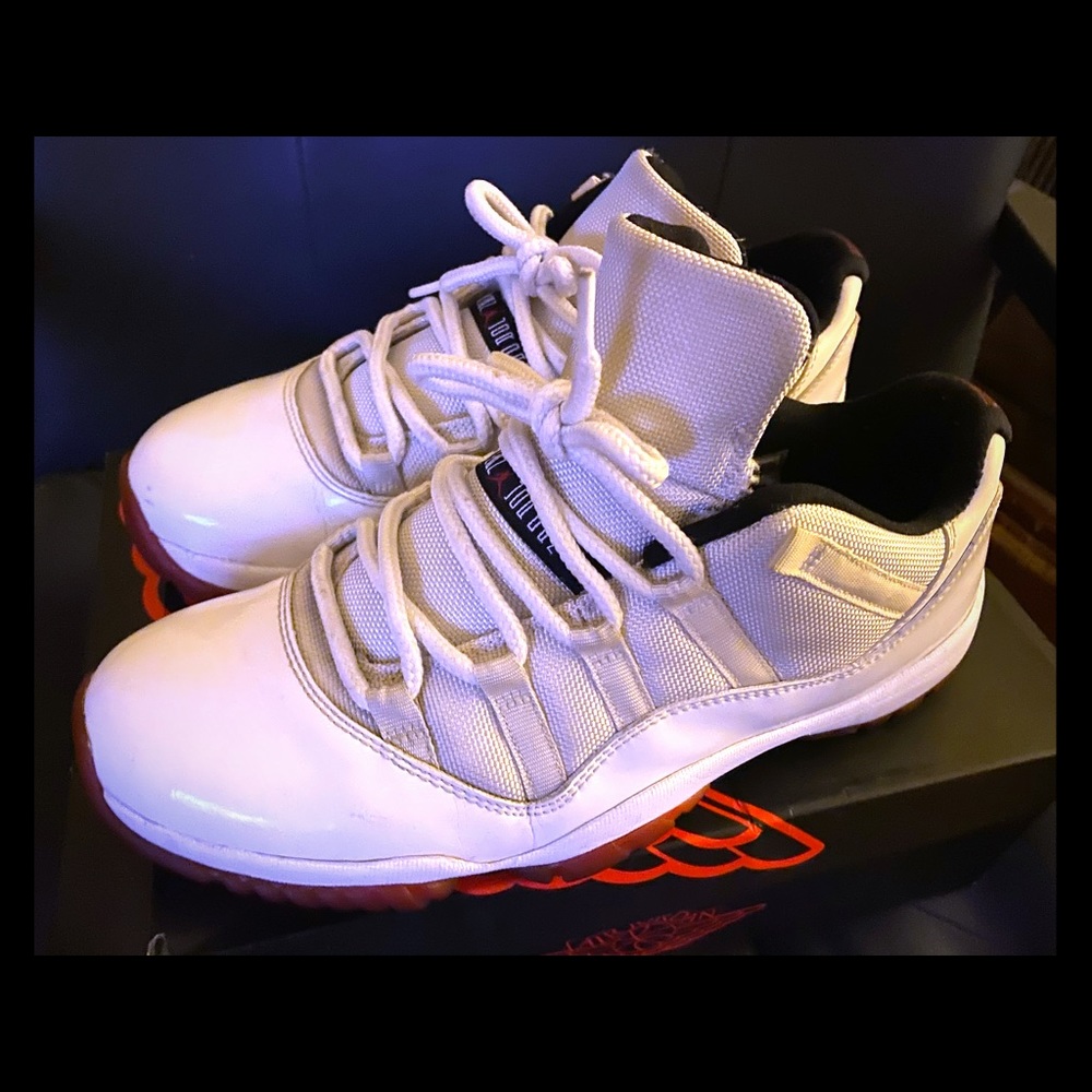 Air Jordan Retro 11 Low Cherry/Red Bottom
